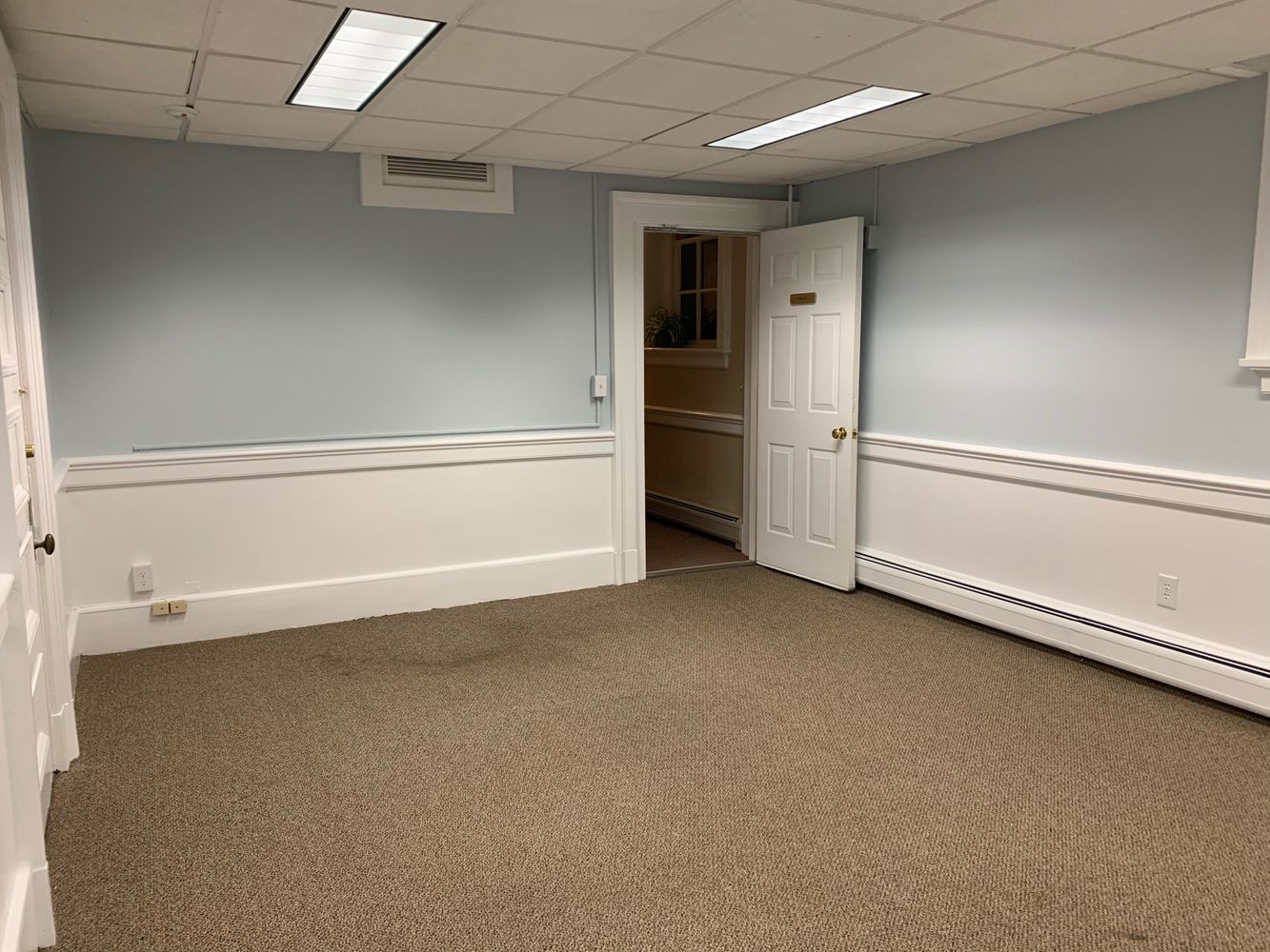 Amesbury Building : 100 Main St, Amesbury, MA 01913